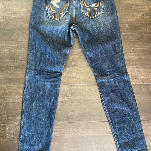 Hollister ripped jeans - Picture 3 of 6
